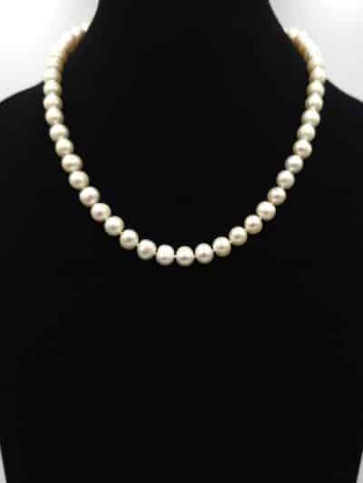 white-pearl-necklace