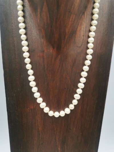 white-pearl-necklace-with-magnetic-clasp