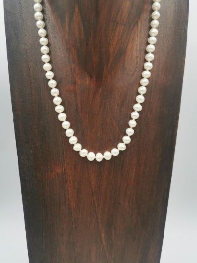 short-white-pearl-necklace-43cm