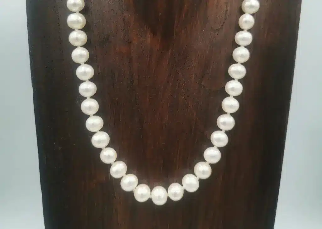 classic-white-freshwater-pearl-necklace-on-brown-display-bust